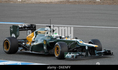 Il finlandese di Formula Uno pilota Heikki Kovalainen di Caterham manzi il suo nuovo CT01 durante la sessione di allenamento per il prossimo campionato di Formula Uno Stagione presso la pista di Jerez a Jerez de la Frontera, Spagna meridionale, 07 febbraio 2012.Foto: David Ebener Foto Stock