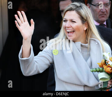 La principessa Maxima dei Paesi Bassi assiste l'apertura della professione orientamento "fair Westland on stage" per gli studenti della VMBO in Poeldijk, Paesi Bassi, 07 febbraio 2012. Foto: Patrick van Katwijk PAESI BASSI FUORI Foto Stock