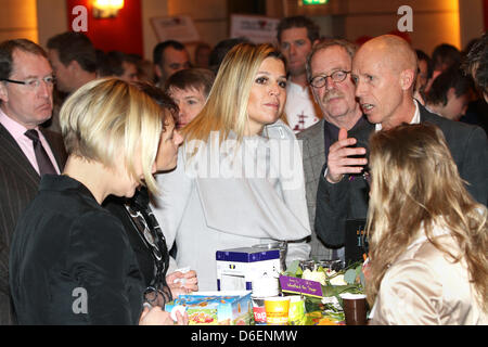 La principessa Maxima dei Paesi Bassi assiste l'apertura della professione orientamento "fair Westland on stage" per gli studenti della VMBO in Poeldijk, Paesi Bassi, 07 febbraio 2012. Foto: Patrick van Katwijk PAESI BASSI FUORI Foto Stock