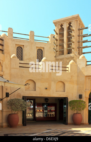 Torre eolica al Souq Madinat Jumeirah, Dubai, Emirati Arabi Uniti Foto Stock