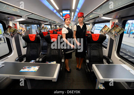 Treno ad alta velocità delle ferrovie federali austriache (OBB) la OBB railjet è stato introdotto sulla rotta Breclav-Brno-Praga. OBB railet è visto a Praga, Repubblica Ceca, Aprile 14, 2013. (CTK foto/Vondrous Romano) Foto Stock