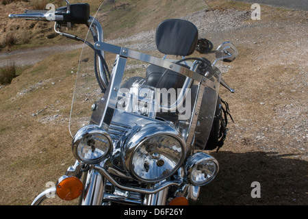 Harley Davidson FLSTC Softail Heritage Classic 2013 mostrato contro un sfondo brughiera Foto Stock