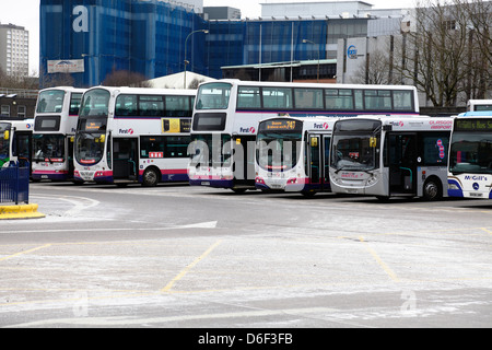 Stazione degli autobus di Buchanan Glasgow con autobus parcheggiati, Killermont Street, Scozia, Regno Unito Foto Stock