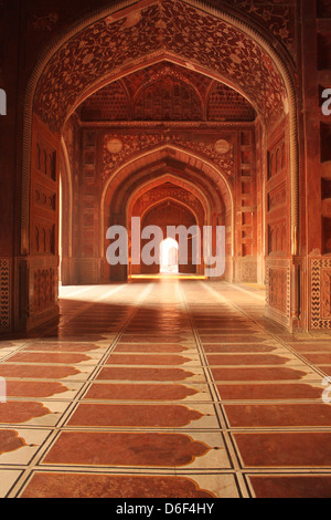 Interno del Taj Mahal moschea, Sito Patrimonio Mondiale dell'UNESCO, Agra Uttar Pradesh, India Foto Stock