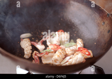 Friggere il sale e il pepe di calamari Foto Stock