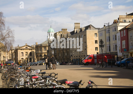 Oxford Oxfordshire visualizza in basso Broad Street alla vecchia biblioteca Bodleian Library e Sheldonian Theatre Foto Stock