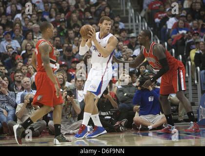 Aprile 16, 2013 - Los Angeles, California - Los Angeles Clippers Blake Griffin controlla la sfera durante la prima metà del gioco contro il Portland Trail Blazers al Staples Center di Los Angeles, California martedì 16 aprile 2013. .ARMANDO ARORIZO. (Credito Immagine: © Armando Arorizo/Prensa Internacional/ZUMAPRESS.com) Foto Stock