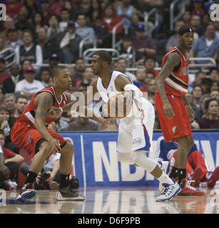 Aprile 16, 2013 - Los Angeles, California - Los Angeles Clippers Chris Paul controlla la sfera durante la prima metà del gioco contro il Portland Trail Blazers al Staples Center di Los Angeles, California martedì 16 aprile 2013. .ARMANDO ARORIZO. (Credito Immagine: © Armando Arorizo/Prensa Internacional/ZUMAPRESS.com) Foto Stock