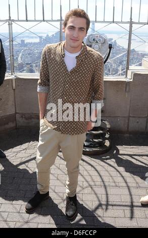 James Maslow ad una apparizione pubblica per BIG TIME RUSH visiti l'Empire State Building, l'Empire State Building, New York, NY Aprile 17, 2013. Foto di: Kristin Callahan/Everett Collection Foto Stock