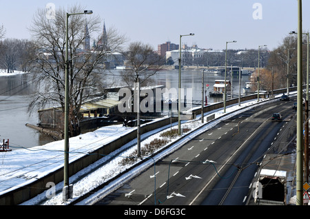 Il fiume Tisza bank presto inondazioni Szeged Ungheria Paesi CEE Foto Stock