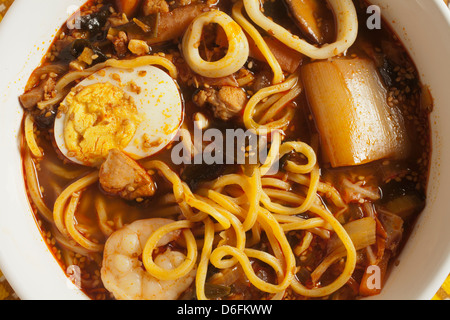 Cinese coreano piccante zuppa di noodle jjamppong jampong jjampong champong jjambbong Foto Stock