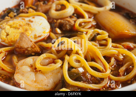 Cinese coreano piccante zuppa di noodle jjamppong jampong jjampong champong jjambbong Foto Stock