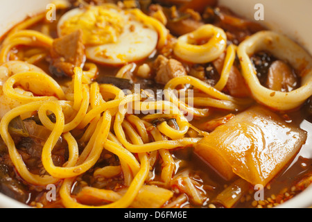 Cinese coreano piccante zuppa di noodle jjamppong jampong jjampong champong jjambbong Foto Stock