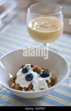 Cereali e yogurt Foto Stock