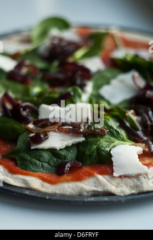 Formaggio di capra ,spinaci e Onion Pizza Foto Stock