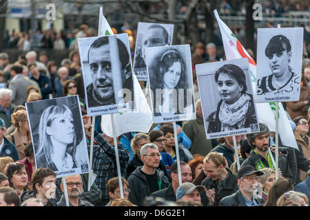 Mosca, Russia. Aprile 17, 2013 i sostenitori di Alexei Navalny, un russo giurista e politico e finanziario, attivista e altri prigionieri politici si riunisce a Mosca il Novopuskinsky Square per protestare contro politicamente impegnato processo contro Alexei Navalny. Credito: Alyaksandr Stzhalkouski/Alamy Live News Foto Stock