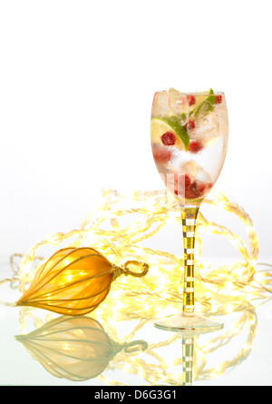 Christmas party drink gin e cranberrys Foto Stock
