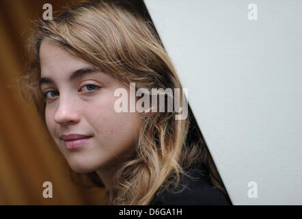 L'attrice francese Adele Haenel pone a un photocall per la Shootingstars 2012 durante il 62° Festival Internazionale del Cinema di Berlino, Berlino, Germania, 13 febbraio 2012. La sessantaduesima Berlinale ha luogo dal 09 al 19 febbraio foto: Angelika Warmuth dpa Foto Stock