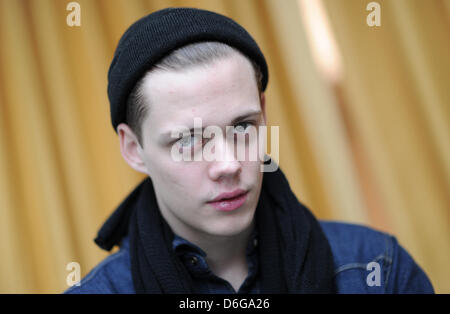 L'attore svedese Bill Skarsgard pone a un photocall per la Shootingstars 2012 durante il 62° Festival Internazionale del Cinema di Berlino, Berlino, Germania, 13 febbraio 2012. La sessantaduesima Berlinale ha luogo dal 09 al 19 febbraio foto: Angelika Warmuth dpa Foto Stock