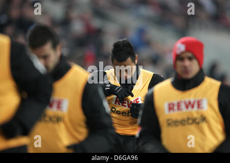 La colonia Jong Tae-Se (C) si riscalda durante la Bundesliga tedesca partita di calcio 1. FC Colonia vs Hamburger SV al RheinEnergie Stadium di Colonia, Germania, 12 febbraio 2012. Colonia ha perso 0:1. Foto: Rolf Vennenbernd Foto Stock