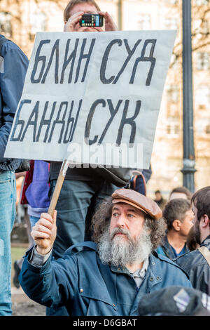 Mosca, Russia. Aprile 17, 2013 i sostenitori di Alexei Navalny, un russo giurista e politico e finanziario, attivista e altri prigionieri politici si riunisce a Mosca il Novopuskinsky Square per protestare contro politicamente impegnato processo contro Alexei Navalny. Credito: Alyaksandr Stzhalkouski/Alamy Live News Foto Stock