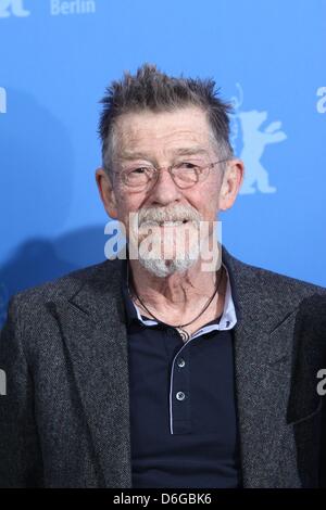 Attore britannico John Hurt assiste la foto chiamata di 'Jayne Mansfield Auto dell' durante la sessantaduesima International Festival del Cinema di Berlino, Berlinale, presso l'Hotel Hyatt di Berlino, Germania, il 13 febbraio 2012. Foto: Hubert Boesl Foto Stock