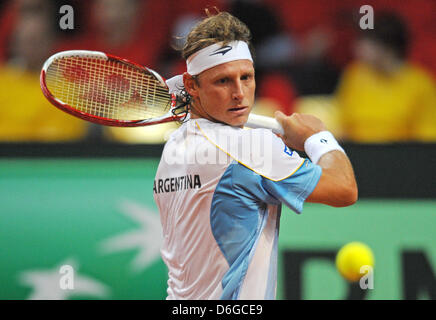 David Nalbandian da Argentina gioca contro la Germania Florian MAYER durante la Coppa Davis a Stechert Arena di Bamberg, Germania, 10 febbraio 2012. Nalbandian ha vinto 6:2, 0:6, 1:6, 6:7 (5:7). Il primo turno di Coppa Davis corrispondenze tra Germania e Argentina si svolgerà dal 10 fino al 12 febbraio. Foto: ARMIN WEIGEL Foto Stock