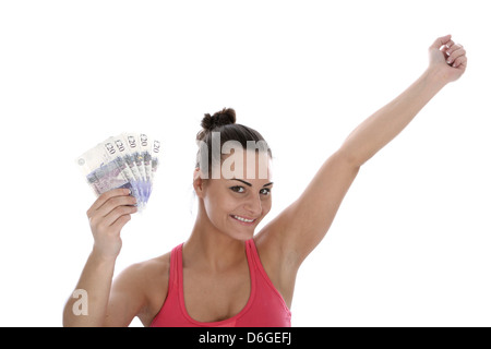 Positivo felice giovane donna, sorridente, tenendo manciata di soldi, isolata contro uno sfondo bianco, con il tracciato di ritaglio Foto Stock