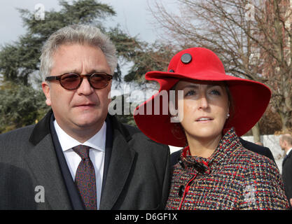 Il Principe Laurent e principessa Claire del Belgio frequentare la Messa speciale per commemorare i defunti belga della famiglia reale al la chiesa di Nostra Signora a Bruxelles, Belgio, 16 febbraio 2012. Foto: Albert Nieboer dpa FUORI DEI PAESI BASSI Foto Stock