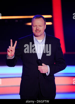Membro della Giuria Stefan Raab assiste la finale della TV casting show "Unser Star fuer Baku', il tedesco della selezione nazionale per il Concorso Eurovisione della canzone 2012 a Colonia, in Germania, il 16 febbraio 2012. Foto: Henning Kaiser Foto Stock