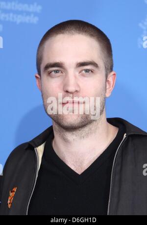 Attore britannico Robert Pattinson assiste la foto chiamata del "Bel Ami' durante la sessantaduesima International Festival del Cinema di Berlino, Berlinale, presso l'Hotel Hyatt di Berlino, Germania, il 17 febbraio 2012. Foto: Hubert Boesl Foto Stock