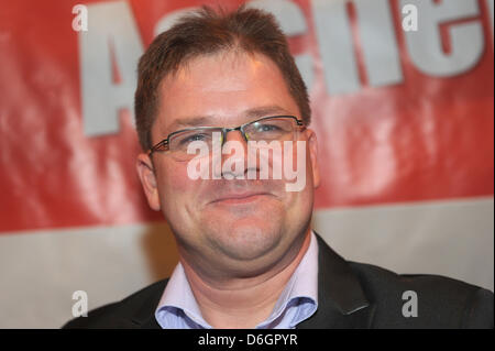 Il Presidente federale della NPD Holger Apfel prende parte al tradizionale Mercoledì delle Ceneri evento politico della NPD presso il Gasthof Gruber di Deggendorf, Germania, 22 febbraio 2012. Circa 120 persone sono attese per una manifestazione contro il NPD dell'evento di Deggendorf. Foto: DAVID EBENER Foto Stock