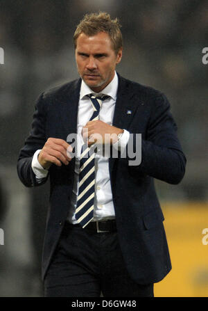 Di Amburgo Thorsten Fink gesti durante la Bundesliga tedesca match tra Borussia Moenchengladbach e Hamburger SV al Borussia Park di Moenchengladbach, Germania, 24 febbraio 2012. Foto: Federico Gambarini Foto Stock