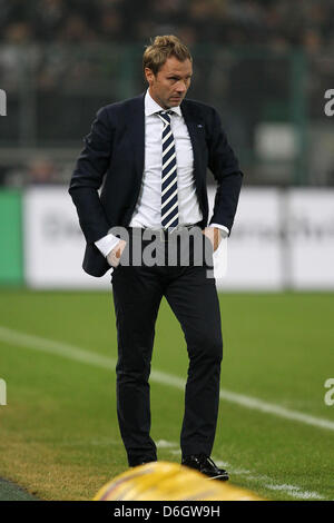 Amburgo è capo allenatore Thorsten Fink durante la Bundesliga tedesca match tra Borussia Moenchengladbach e Hamburger SV al Borussia Park di Moenchengladbach, Germania, 24 febbraio 2012. Foto: Revierfoto Foto Stock