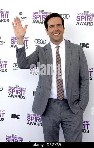 Attore ed Helms assiste il ventisettesimo annuale di Film Independent Spirit Awards in una tenda sulla spiaggia di Santa Monica a Los Angeles, Stati Uniti d'America, il 25 febbraio 2012. Foto: Hubert Boesl Foto Stock