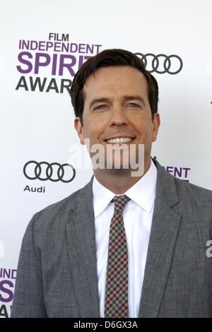 Attore ed Helms assiste il ventisettesimo annuale di Film Independent Spirit Awards in una tenda sulla spiaggia di Santa Monica a Los Angeles, Stati Uniti d'America, il 25 febbraio 2012. Foto: Hubert Boesl Foto Stock