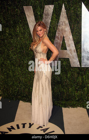 Modello Bar Refaeli assiste il 2012 Vanity Fair Oscar Party al Sunset Tower di Los Angeles, Stati Uniti d'America, il 26 febbraio 2012. Foto: Hubert Boesl Foto Stock