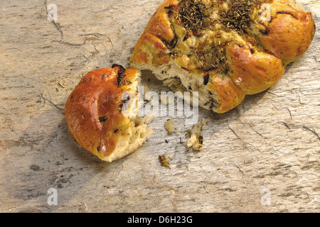 Rotto il pane alle erbe (focaccia) Foto Stock