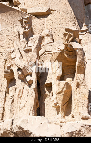 Statue raffiguranti Cristi arresto sul lato sud della Sagrada Familia a Barcellona Foto Stock