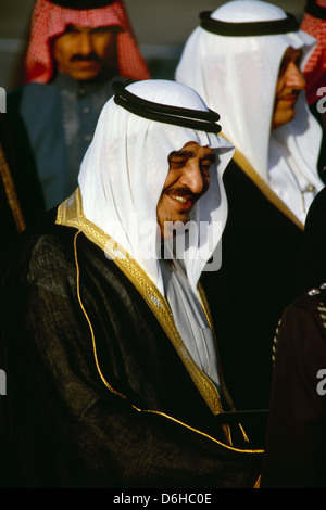 Manama, Bahrain -- il righello di arabia saudita, re Fahd, in Bahrain per la apertura del Bahrain - arabia saudita Causeway. Foto Stock