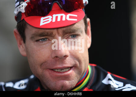 Pergine Valsugana, Italia. 18 Aprile, 2013. Ciclista Cadel Evans (AUS) di BMC Racing Team pone all'inizio della terza fase di 176,1 km delle escursioni in bicicletta da corsa su strada 'Giro del Trentino" Foto Stock