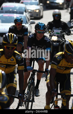 Pergine Valsugana, Italia. 18 Aprile, 2013. Ciclista Bradley Wiggins GBR) di Sky Procycling Team all'inizio della terza fase di 176,1 km delle escursioni in bicicletta da corsa su strada 'Giro del Trentino" Foto Stock