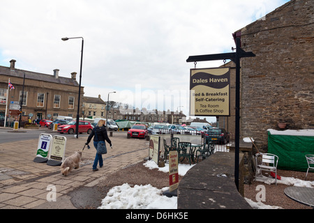 Leyburn, Yorkshire Dales, REGNO UNITO Inghilterra Leyburn villaggio storico luogo di mercato Negozi i Negozi Wensleydale North Yorkshire Dales REGNO UNITO Inghilterra Foto Stock