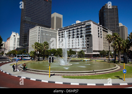 La fontana e la rotonda, Heerengracht e Adderley vie, Cape Town CBD, Sud Africa Foto Stock