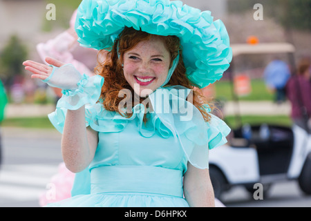 Giovane ragazza freckled indossando southern belle costume - USA Foto Stock