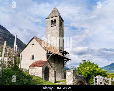 Alto Adige - Italia La romanica chiesa di Sankt Procolo (San S. Procolo) vicino a Naturno (naturno) in Val Venosta (Val Venosta). Foto Stock