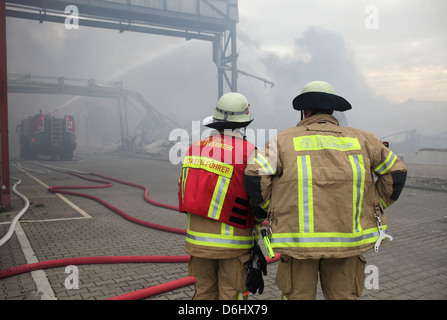 Berlino, Germania, di spegnere il fuoco funziona in città Berlin-Siemens Foto Stock