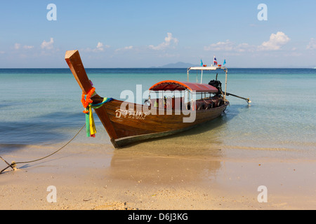 Longtail Boat - Ko Phi Phi Don - Provincia di Krabi - Thailandia Foto Stock