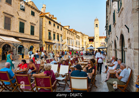 Stradun, la famosa strada di Dubrovnik, dal campanile cittadino, Città Vecchia, sito UNESCO, Dubrovnik, Dalmazia, Croazia Foto Stock