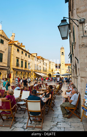 Stradun, la famosa strada di Dubrovnik, dal campanile cittadino, Città Vecchia, sito UNESCO, Dubrovnik, Dalmazia, Croazia Foto Stock